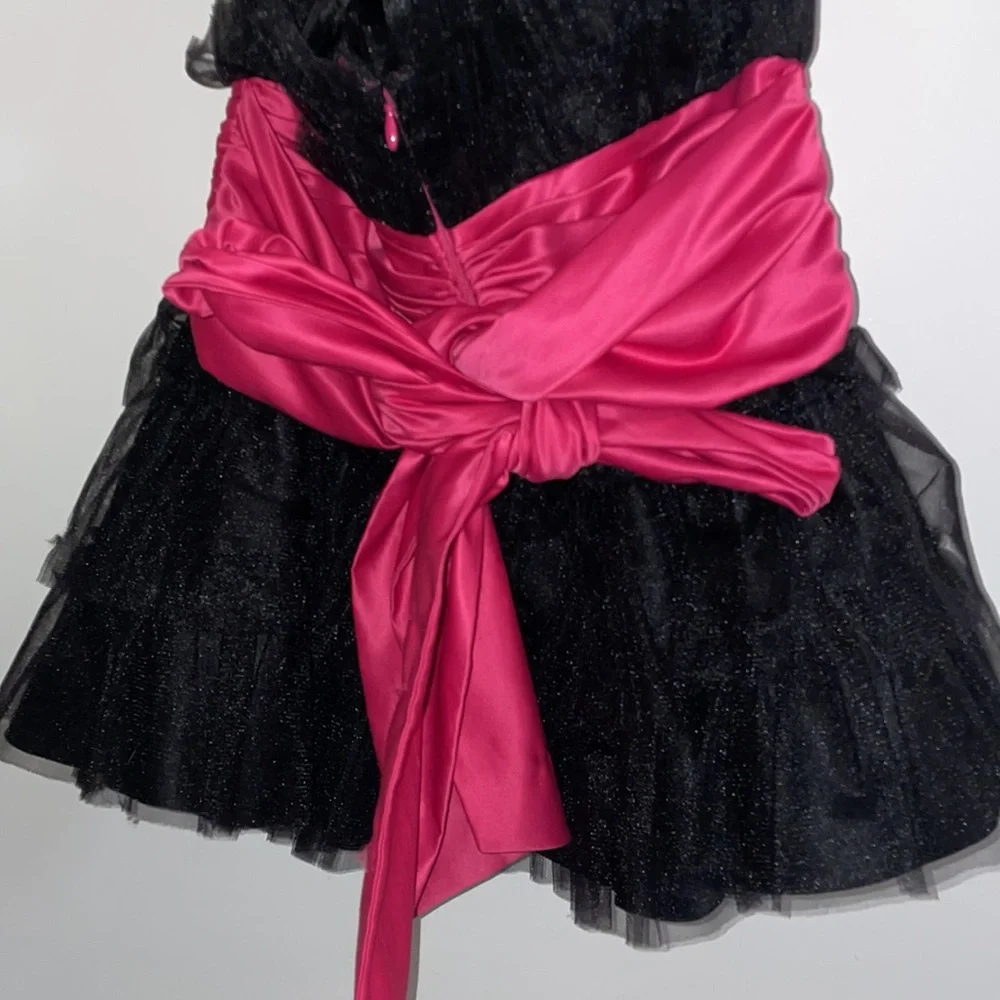 Betsey Johnson Ruffle Top - Picture 5 of 8